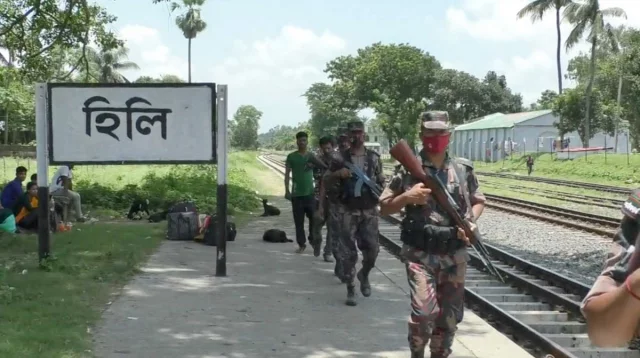 হাদির ওপর হামলা, হিলি সীমান্তে সতর্কতা